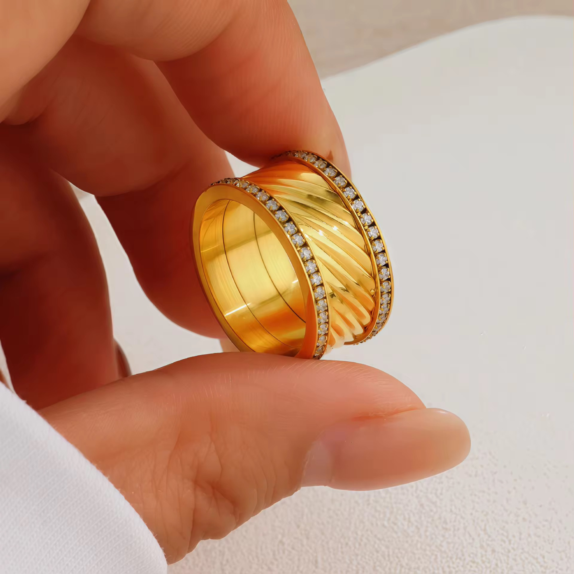 Luna Twist Ring