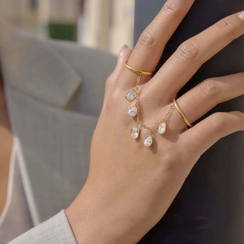 Noor Dangling Ring