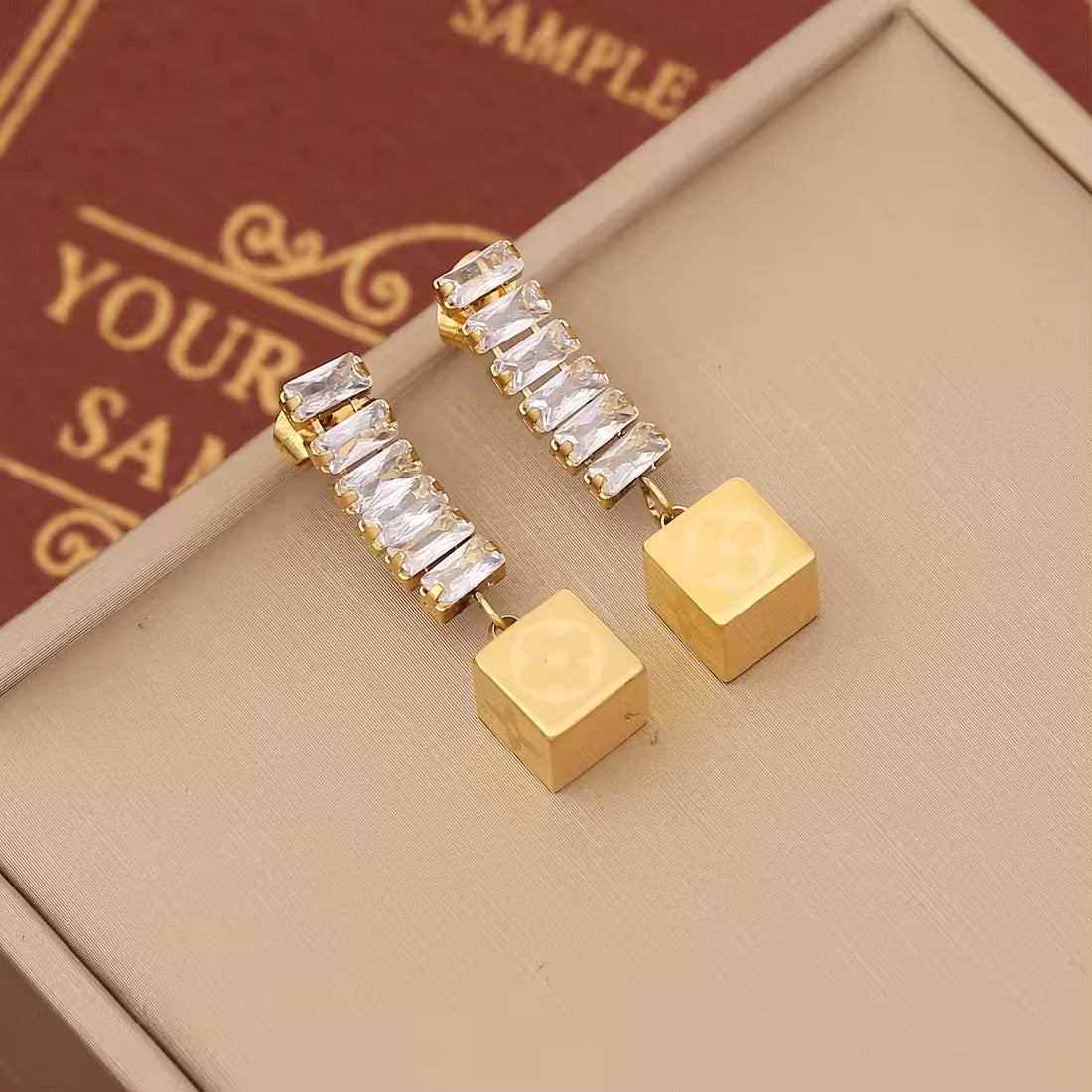 Cubella Set ( Necklace and Earrings)