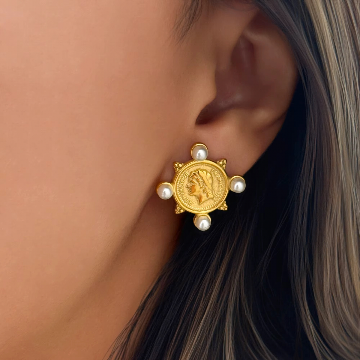 Rajvi Studs