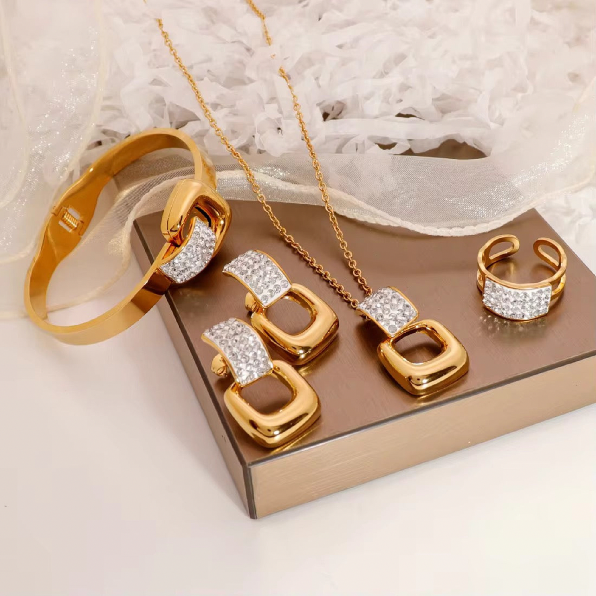 Noirèa Set ( Necklace + Earrings + Ring + Bracelet)