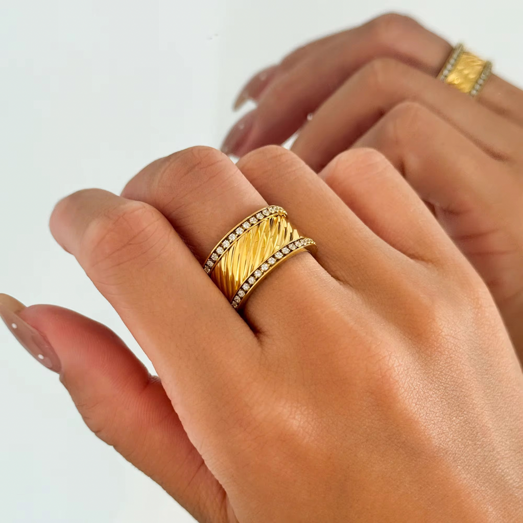 Luna Twist Ring