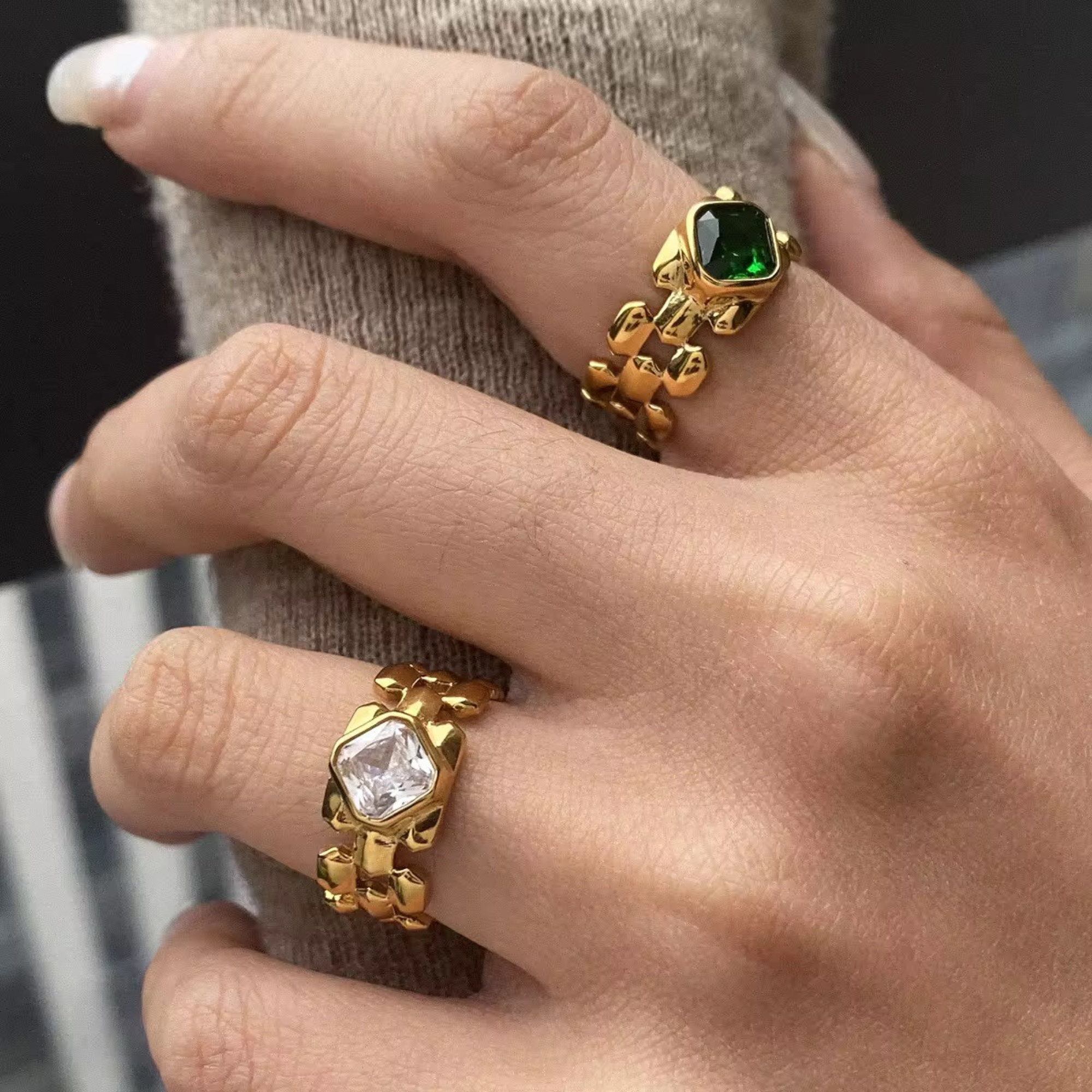 Regal link Stone Ring