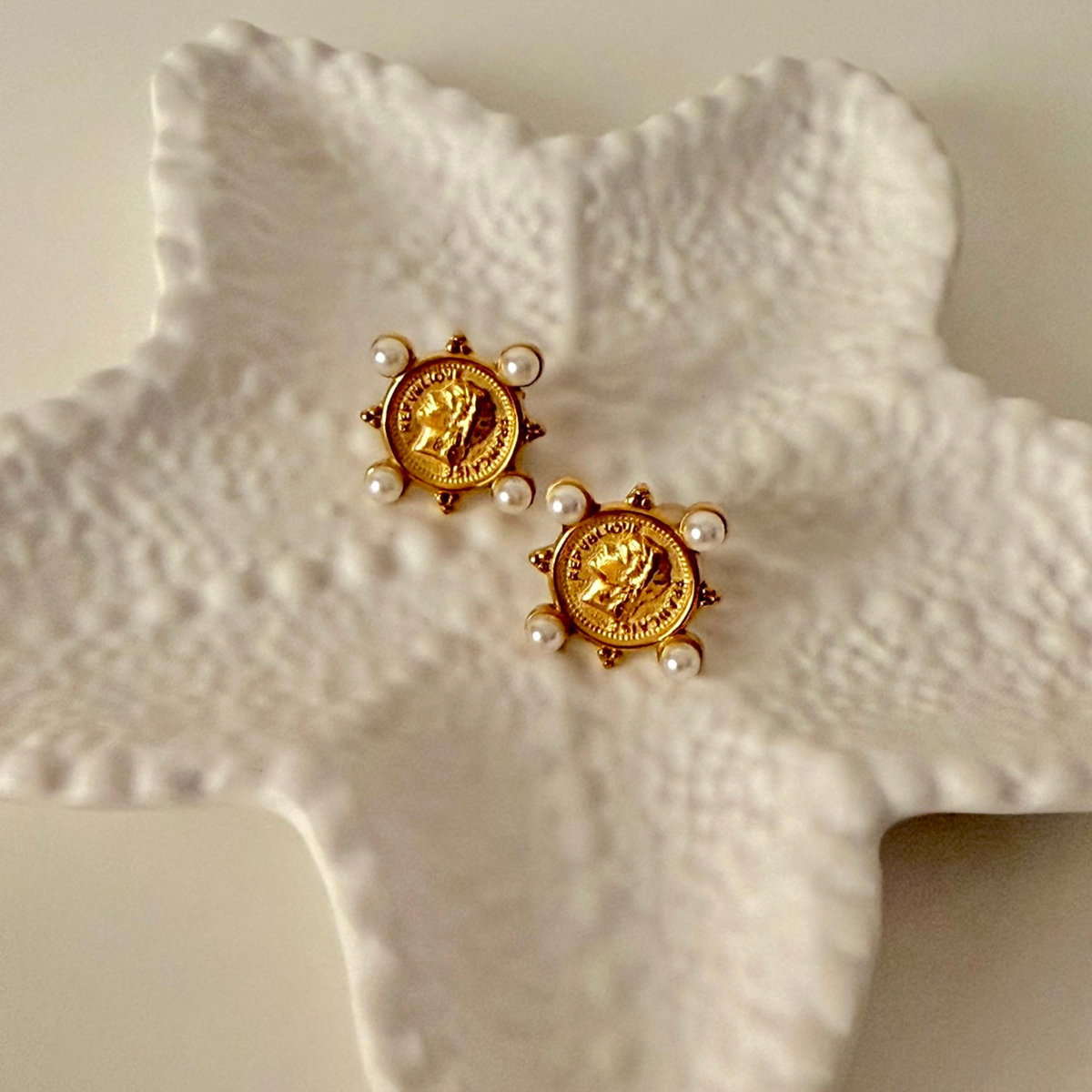 Rajvi Studs