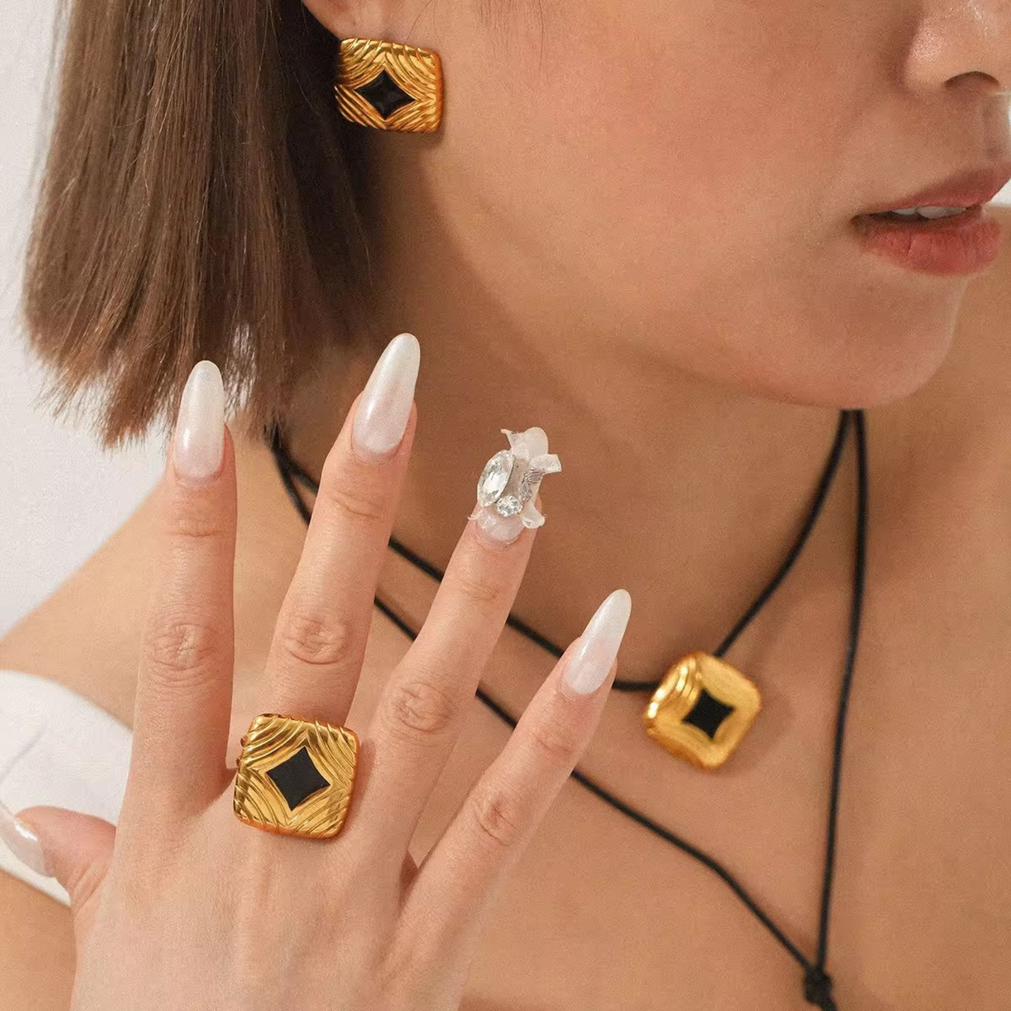 Noir Éclat Set ( Necklace + Earrings + Bracelet + Ring )
