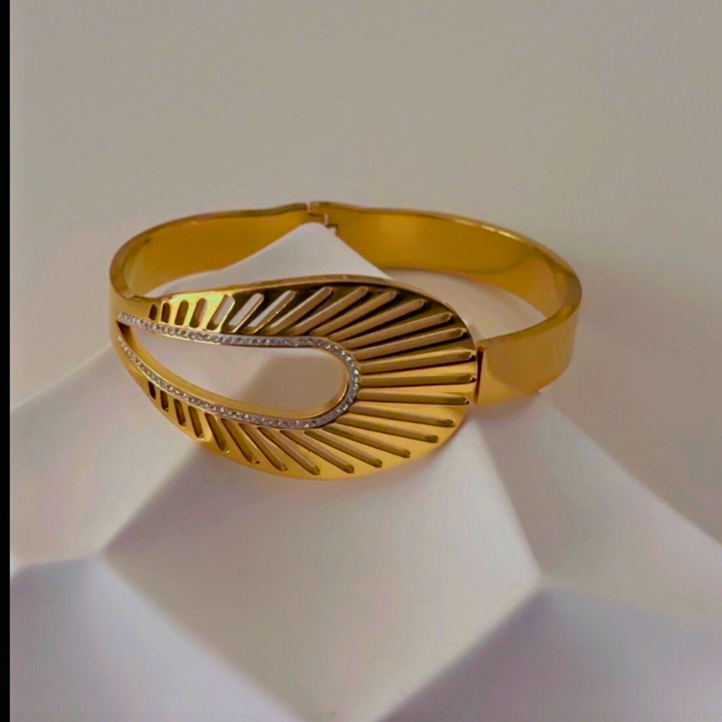Majestic Feather Bracelet