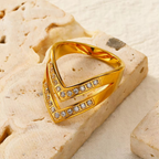 V Royale Ring