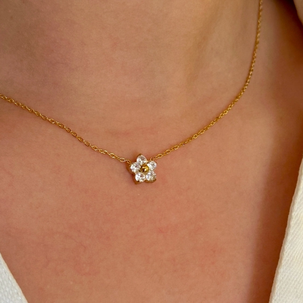 Dainty Fleur Necklace