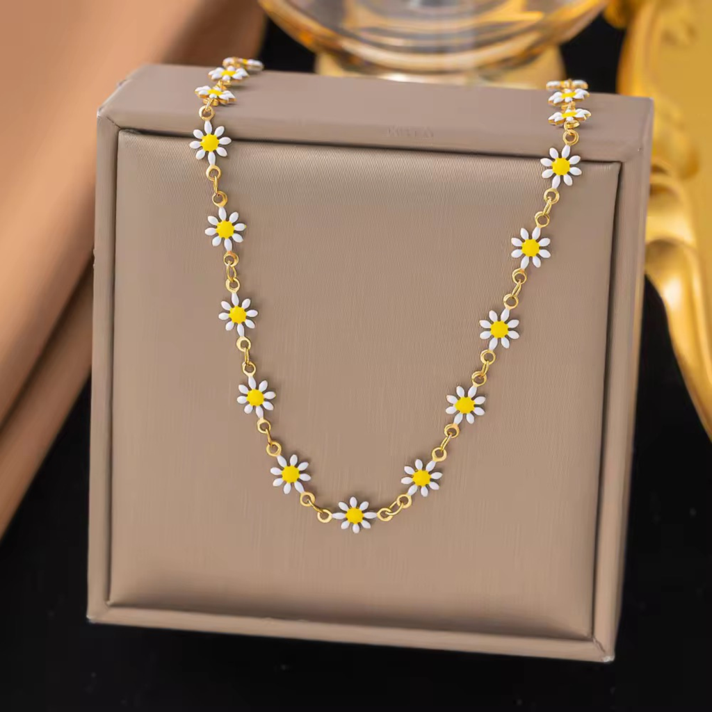 Spring Daisy Necklace