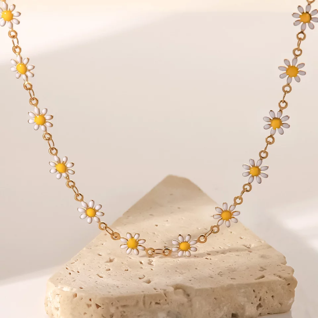 Spring Daisy Necklace