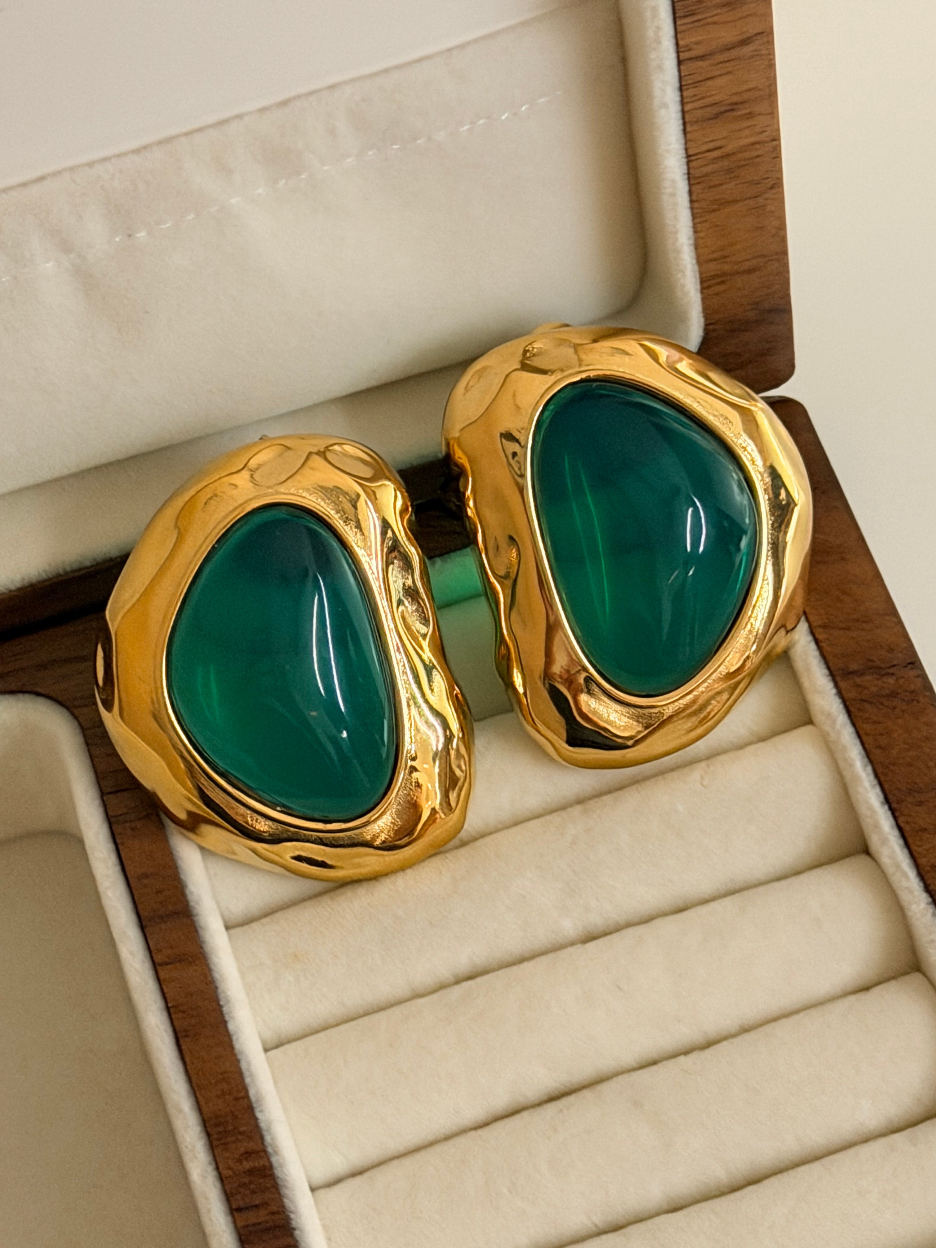 Nyra Bold Earrings