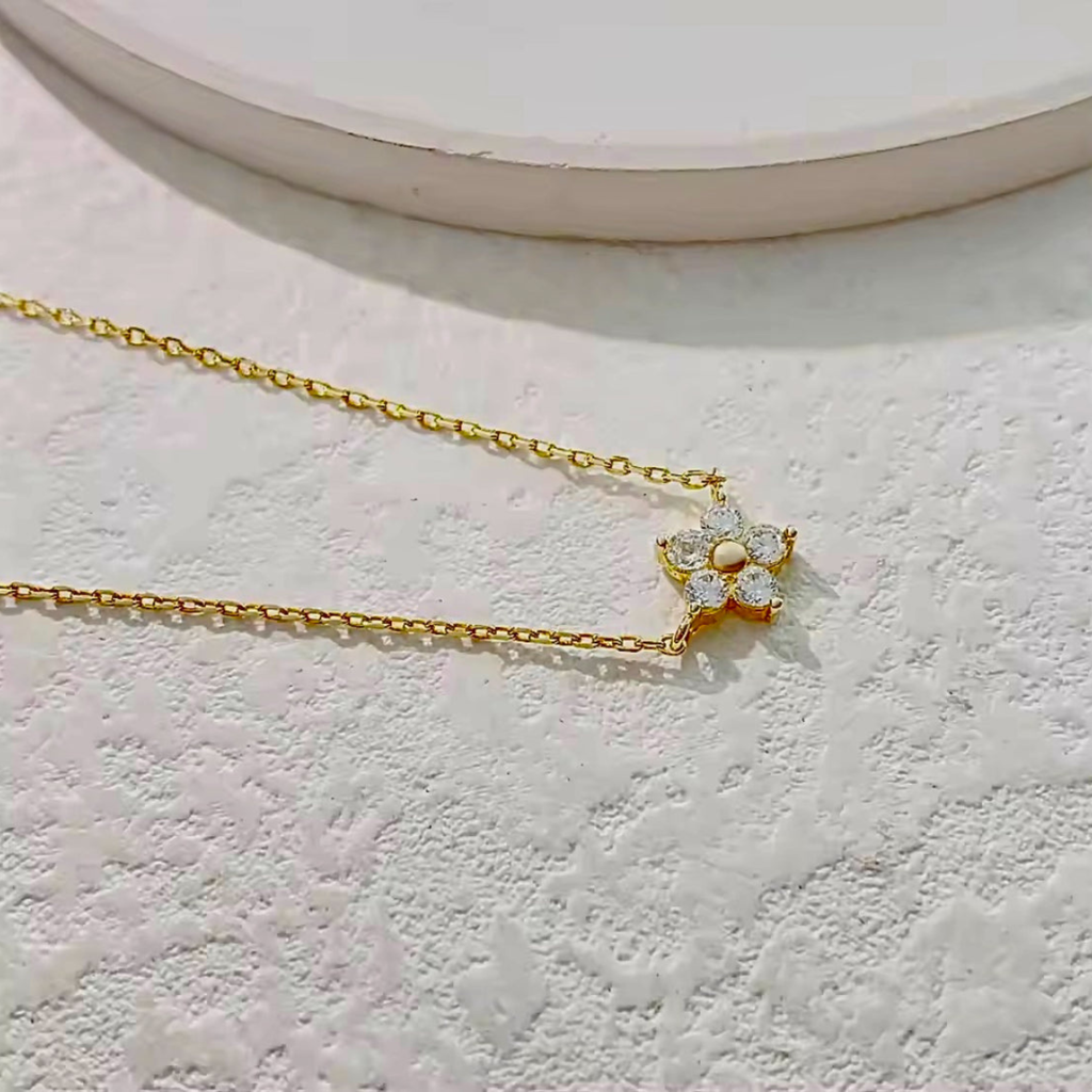 Dainty Fleur Necklace