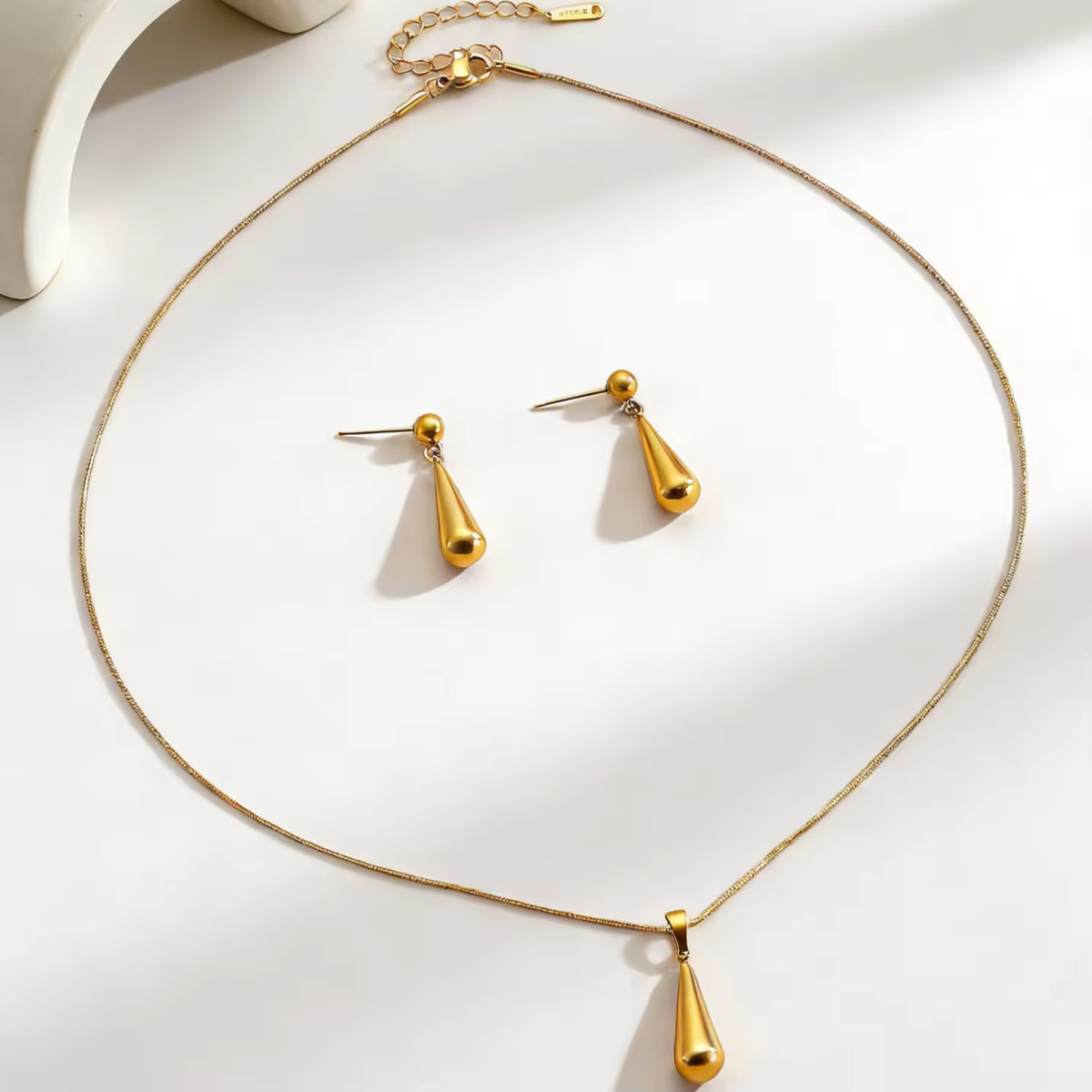 Veloura Teardrop Set