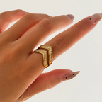V Royale Ring