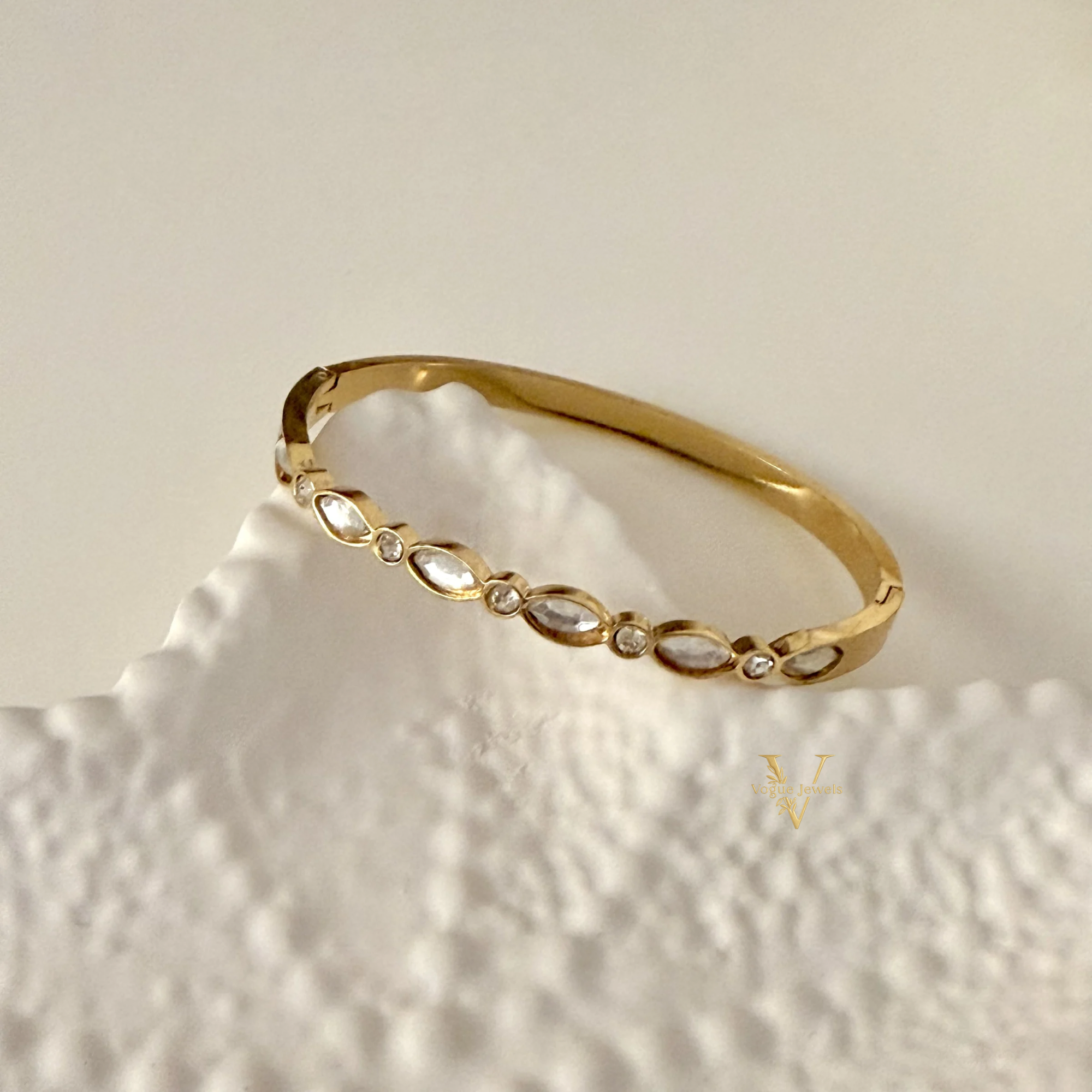 Iris Link Bangle ( Small Size-2.4”)
