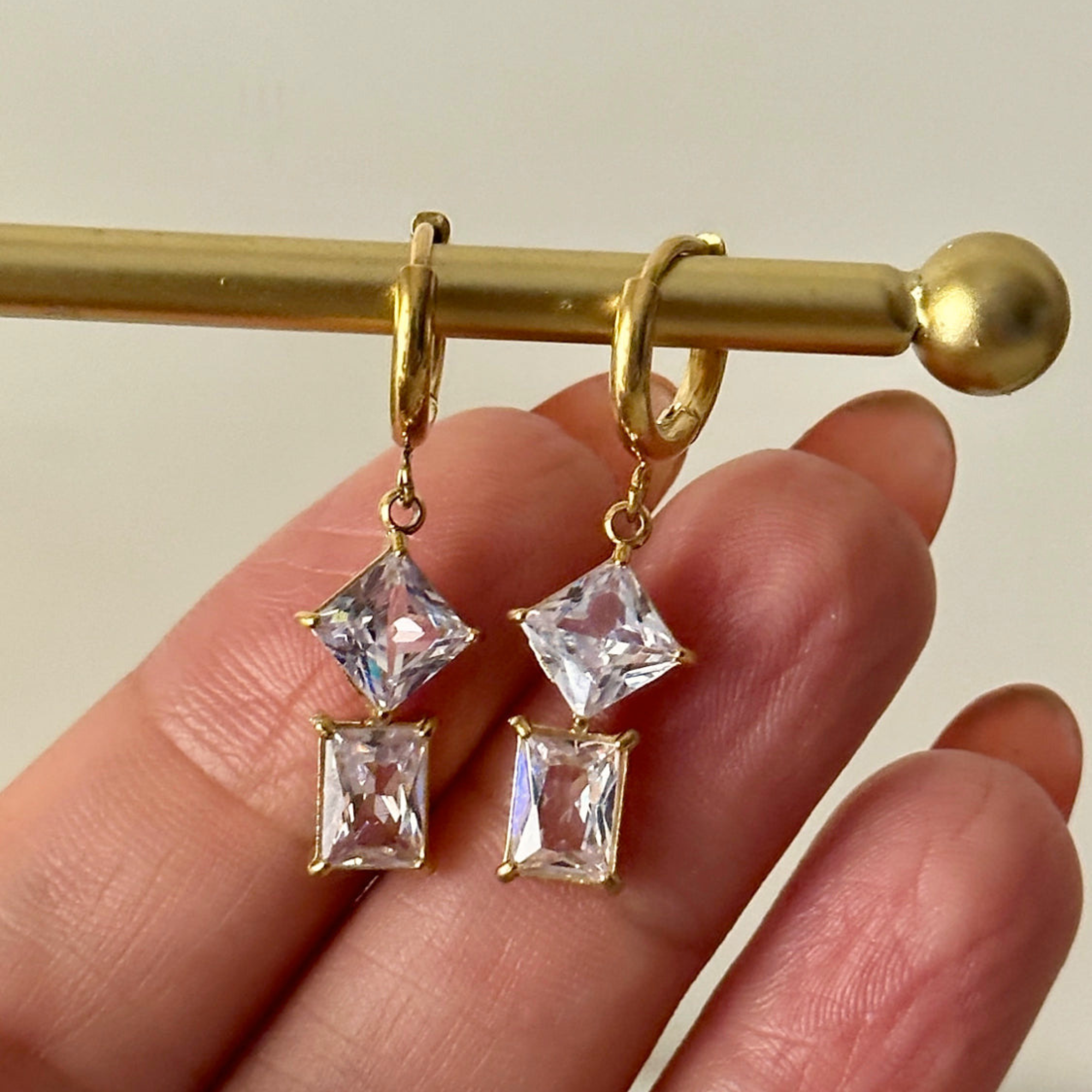 Zig - Zag zircon Dangler