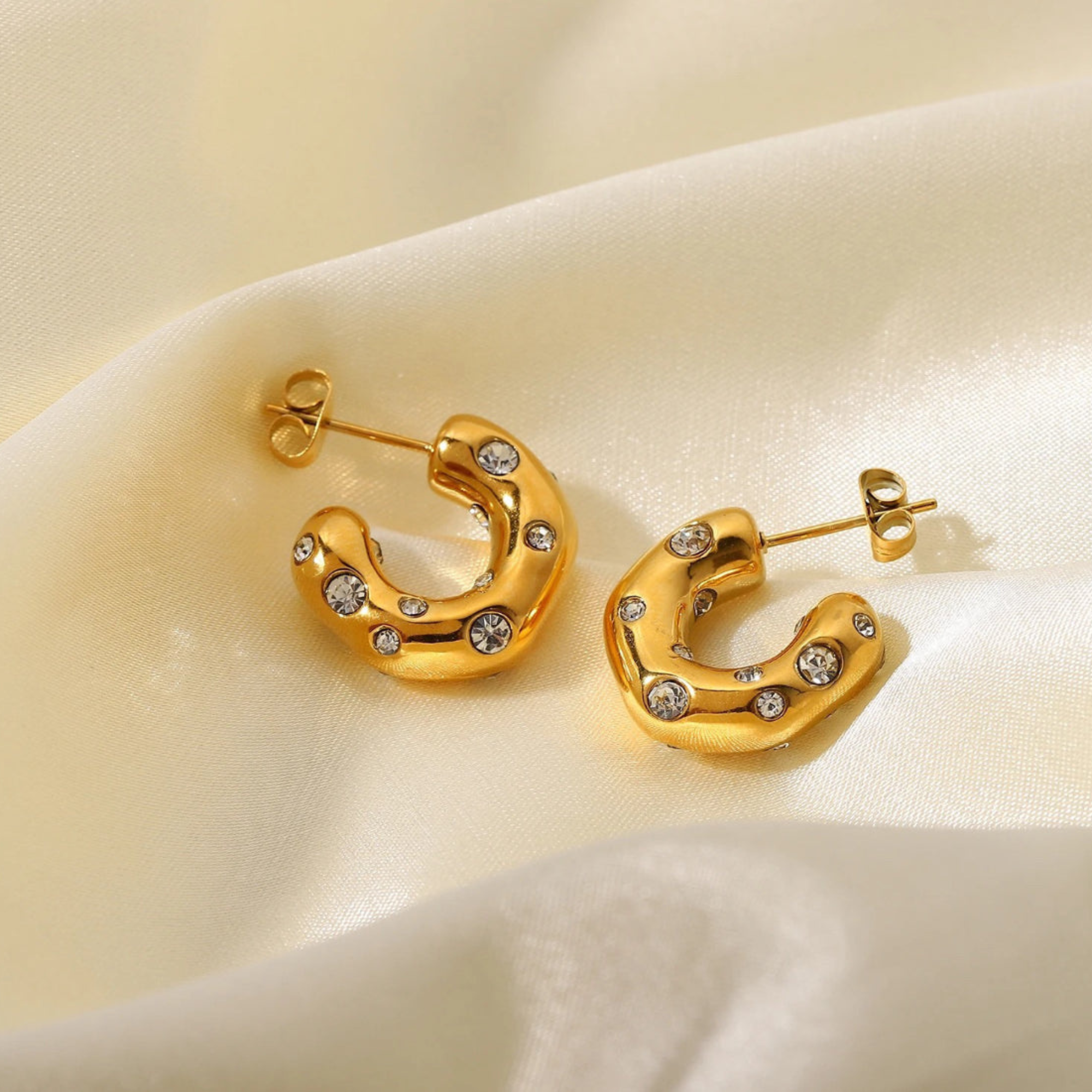 Emilia U-Shaped Hoops