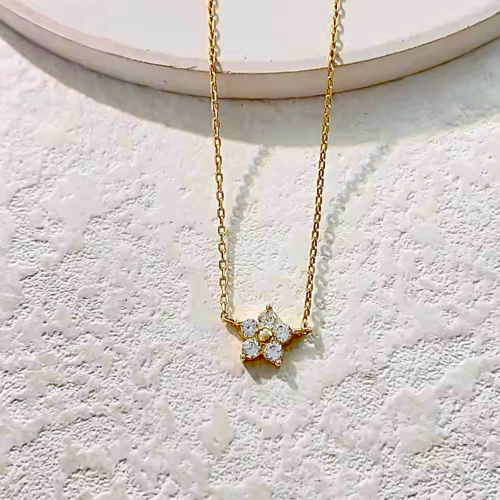 Dainty Fleur Necklace