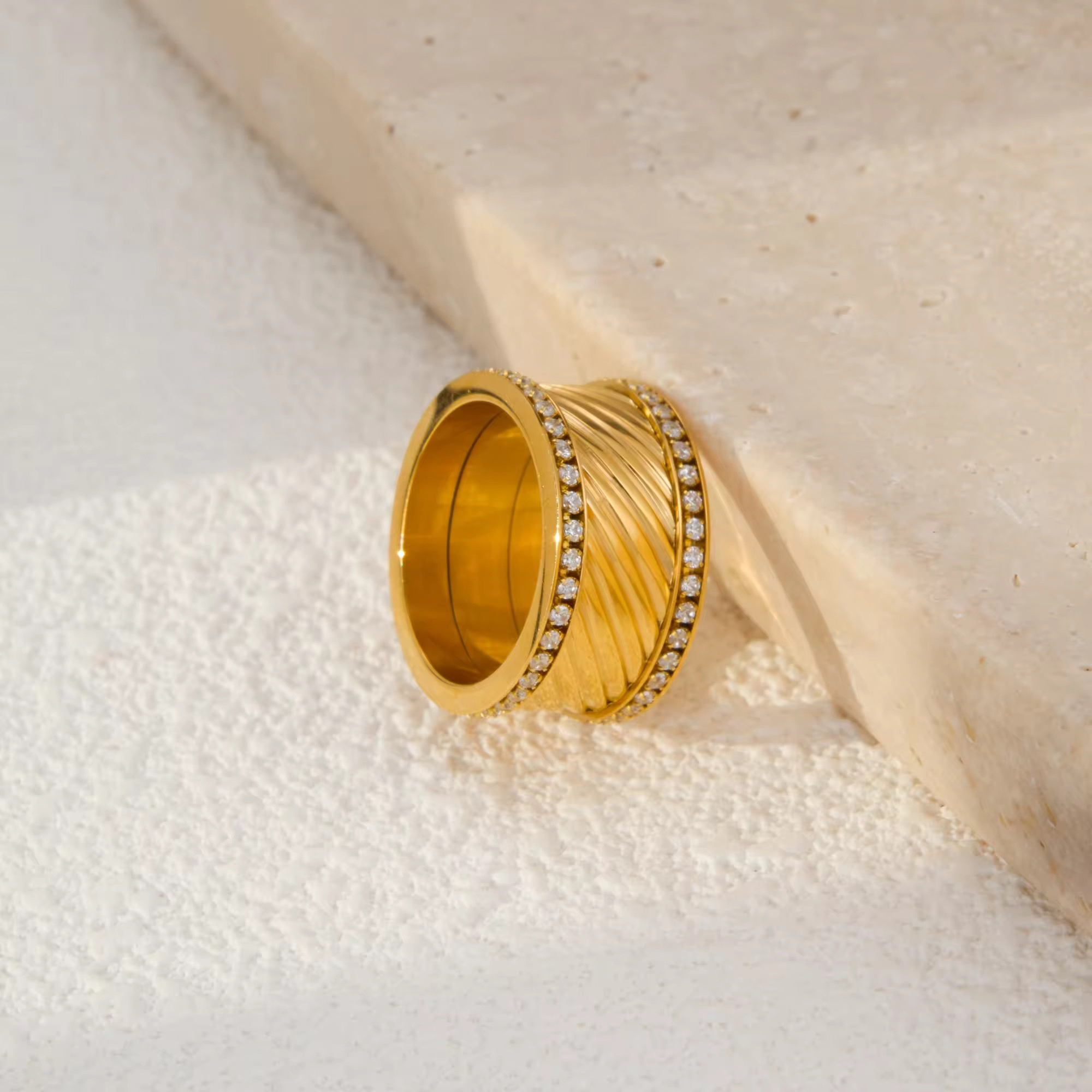 Luna Twist Ring