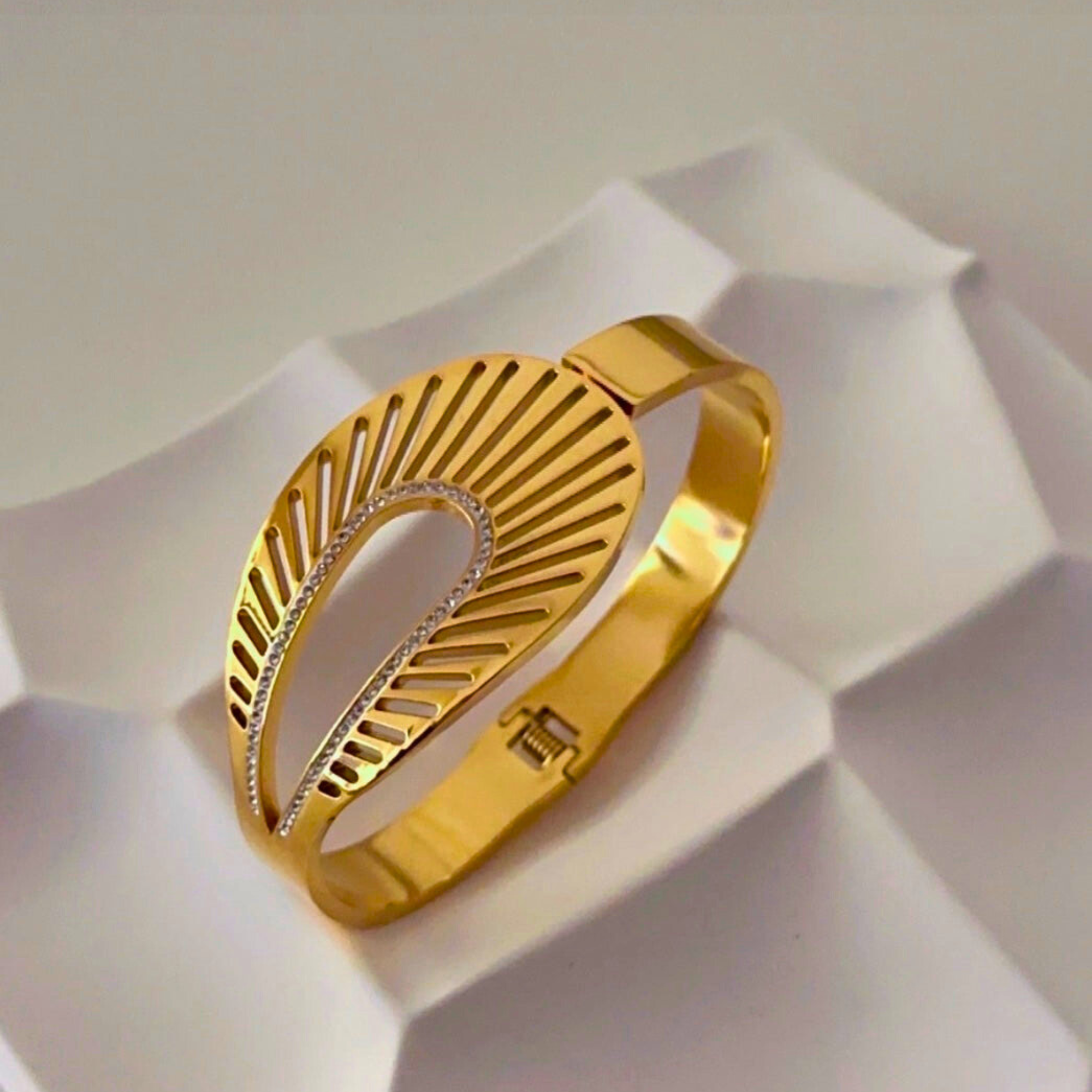 Majestic Feather Bracelet