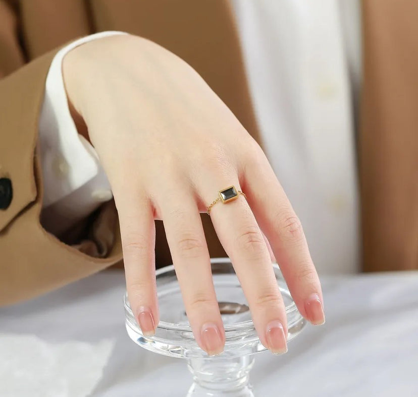 Minnie the String Ring