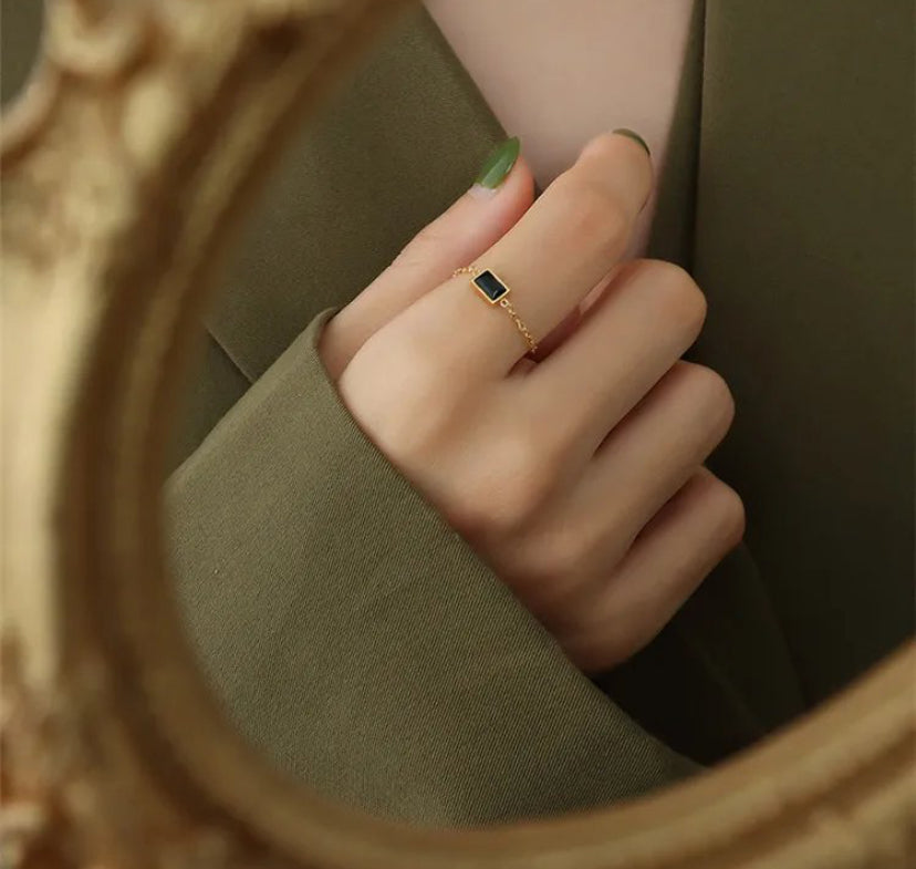 Minnie the String Ring