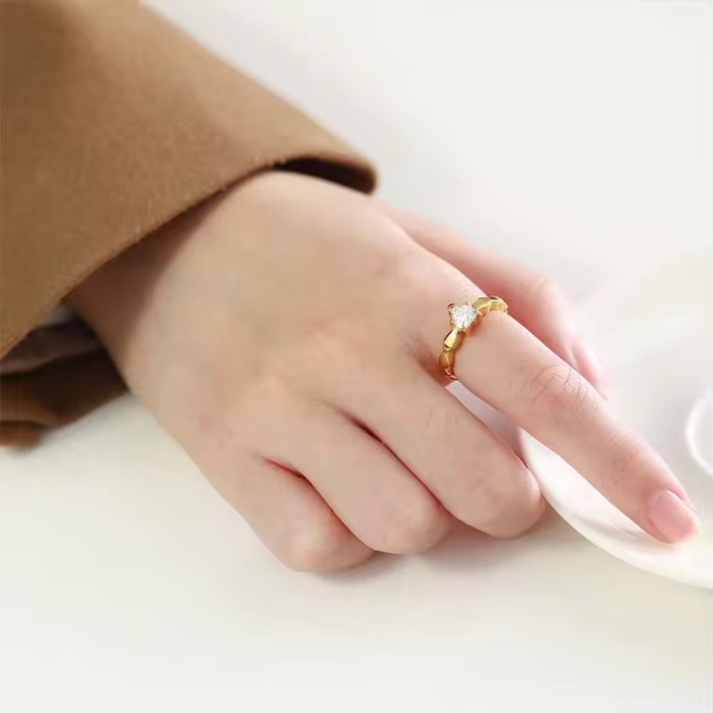 Amora Ring