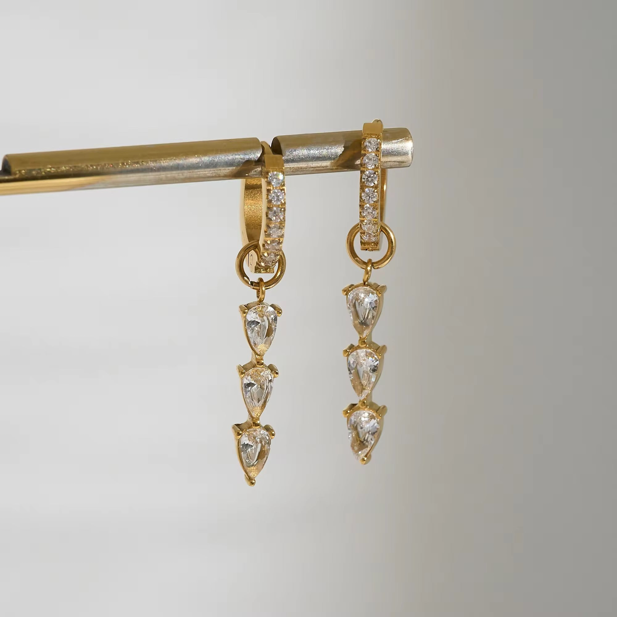 Elara Hoops
