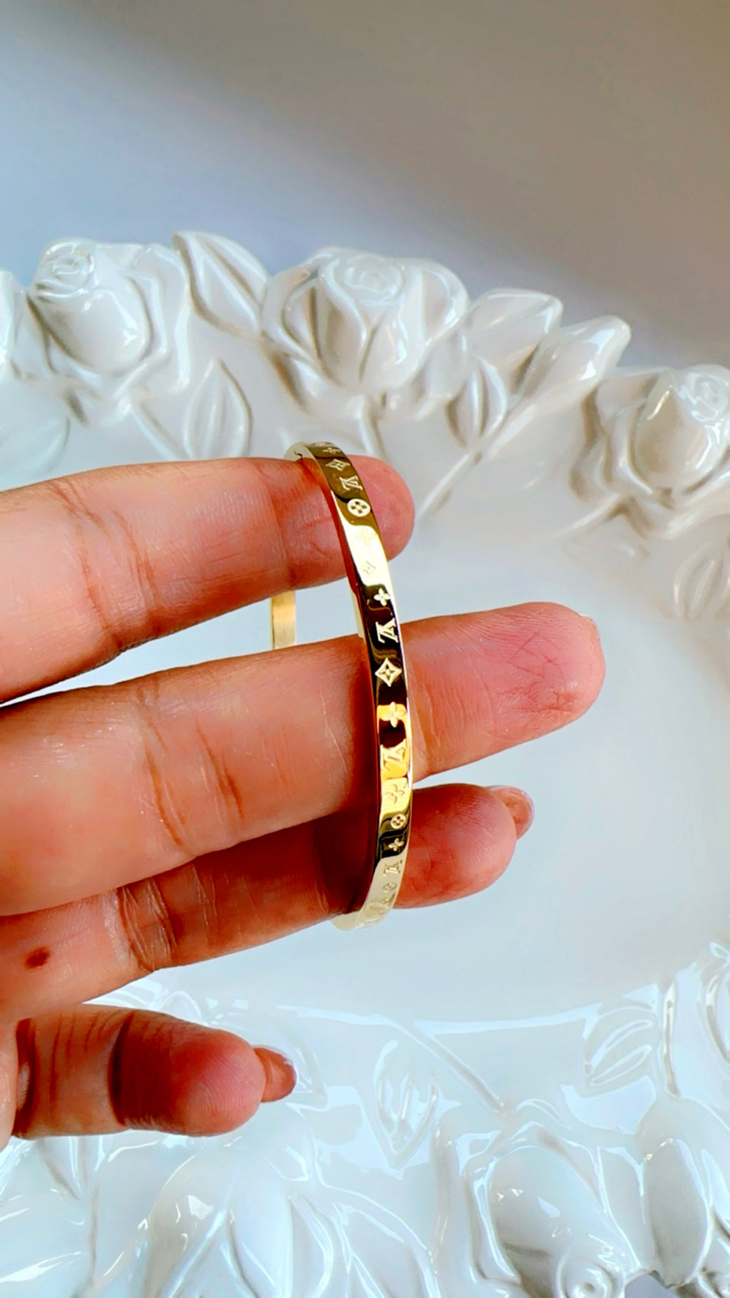 Lira Engraved Band