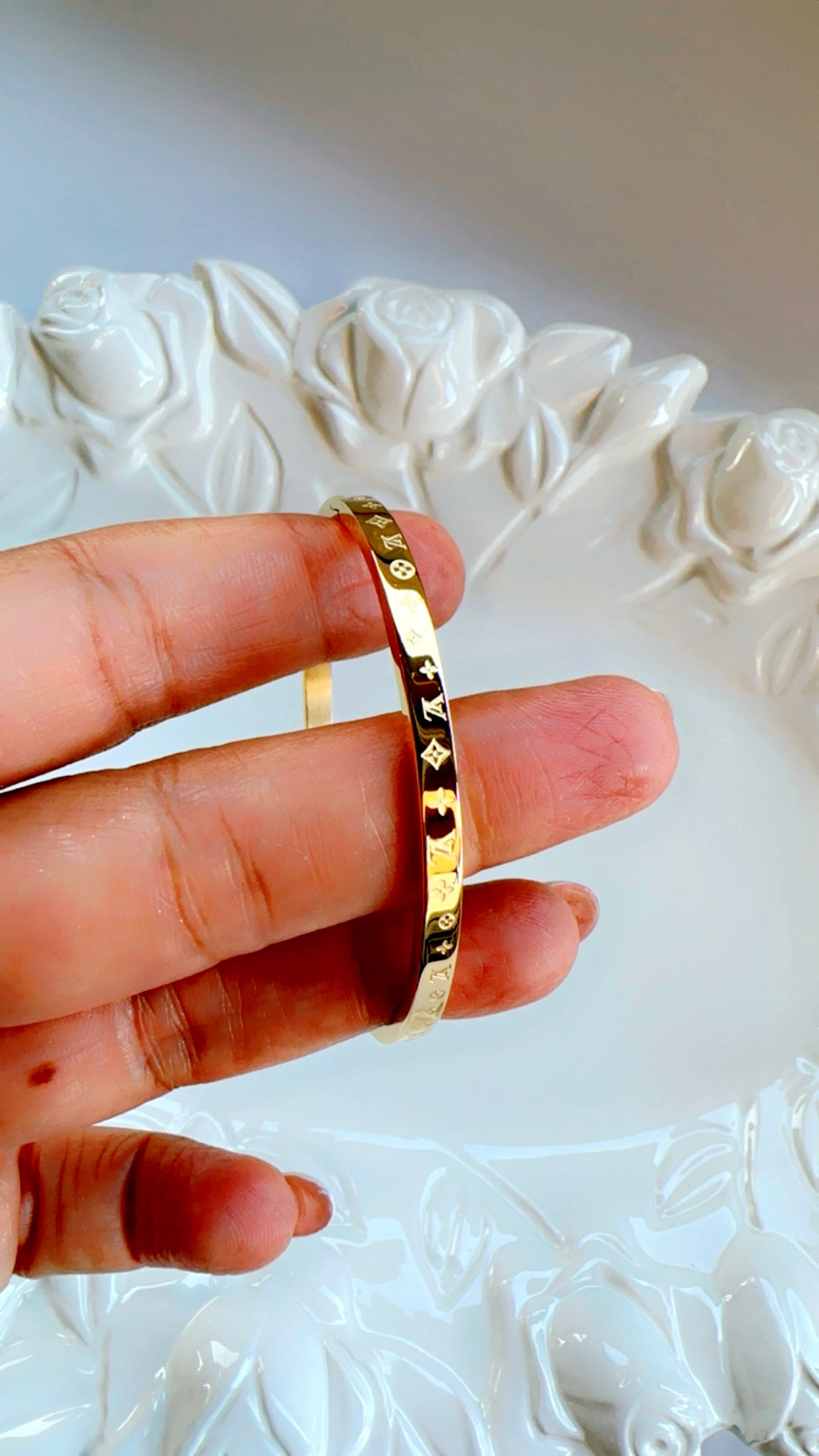 Lira Engraved Band