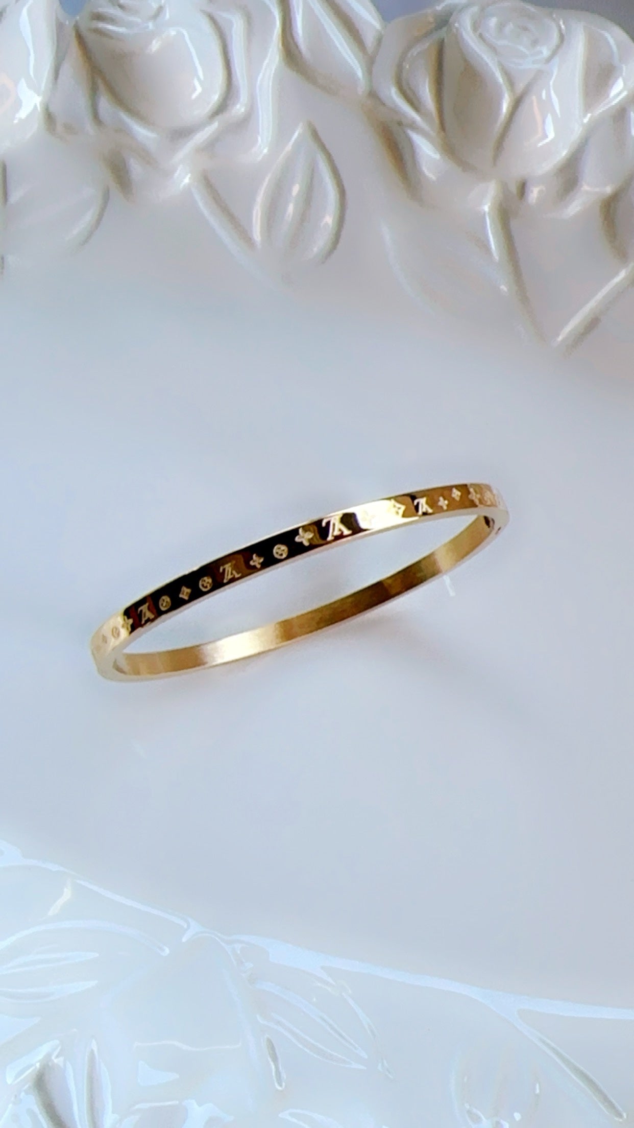 Lira Engraved Band