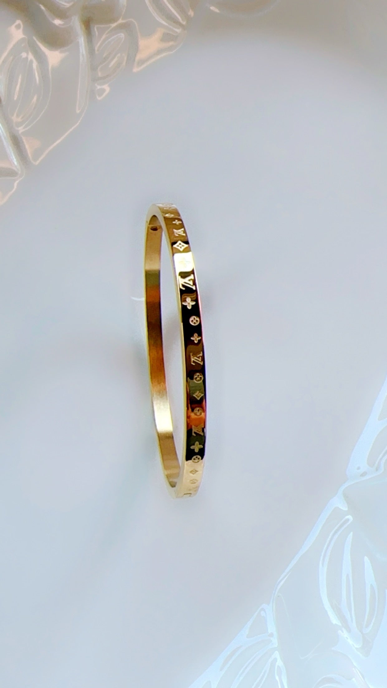Lira Engraved Band